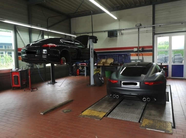 Puce Automobile GmbH | Werkstatt